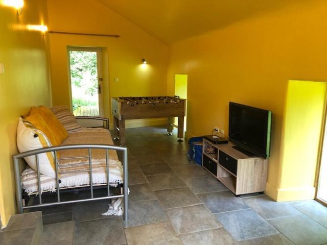Merveilleux Cottage Dans Parc De 7,5 Hectares Saint-Nicolas-du-Pélem Екстериор снимка